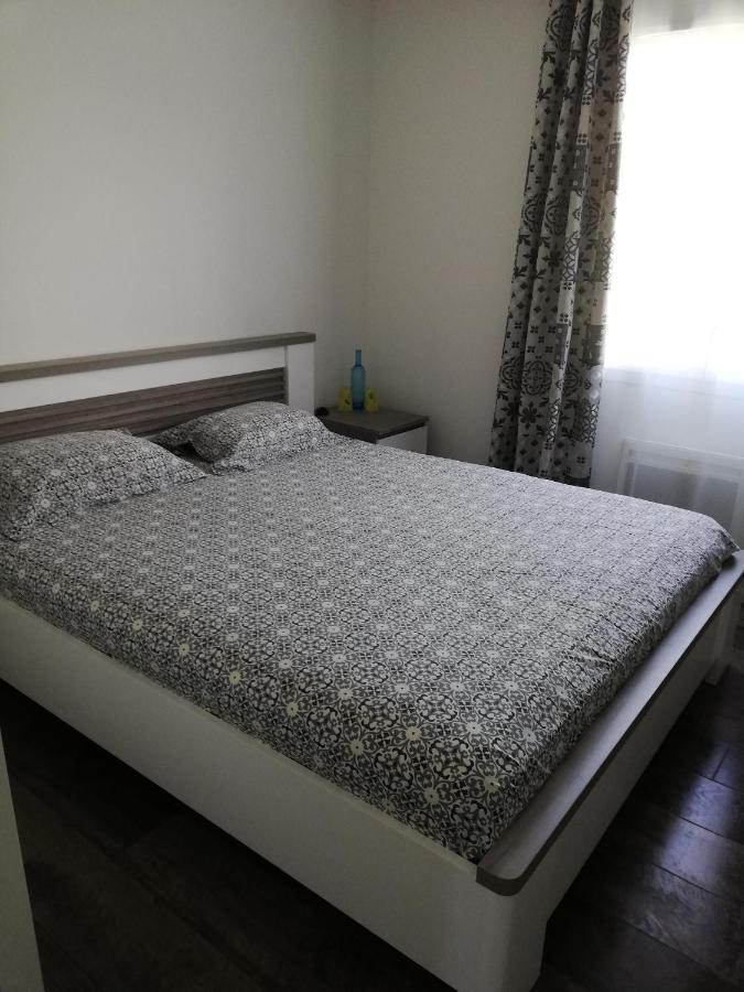Chambre D'Hotes Chez Sandrine Guîtres Εξωτερικό φωτογραφία
