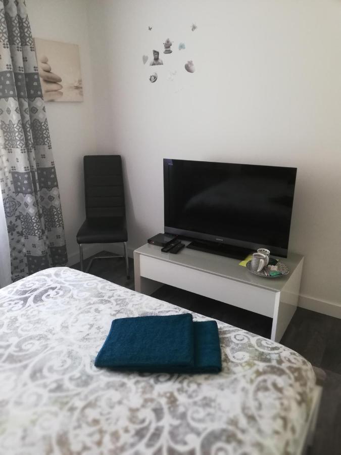 Chambre D'Hotes Chez Sandrine Guîtres Εξωτερικό φωτογραφία